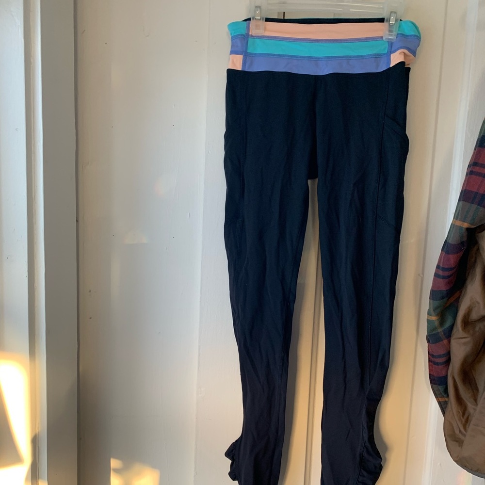 Lululemon retro leggings fits a small, ruched side calves flattering fit